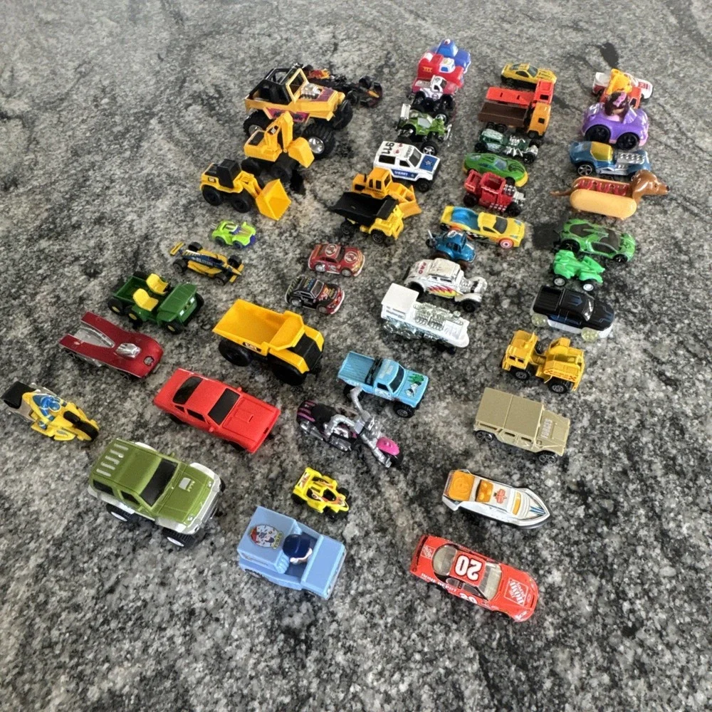Lot of‎ Hot Wheels Matchbox John Deere NASCAR Disney And Miscellaneous 47 Cars